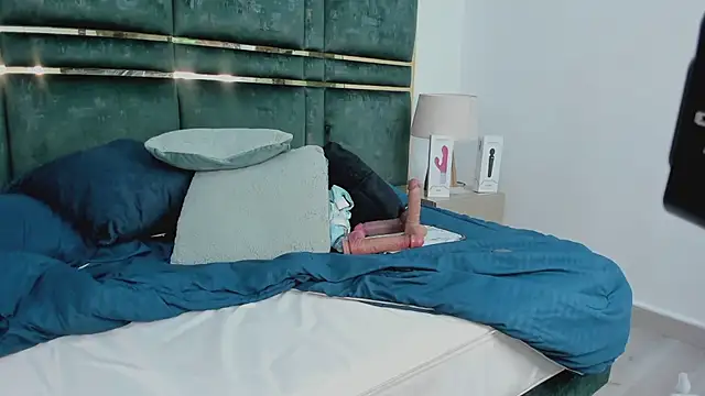 Snapshot of Daddysgirl1_ chatting on February 20, 12:25 pm Daddysgirl1  online show from February 20, 12:25 pm