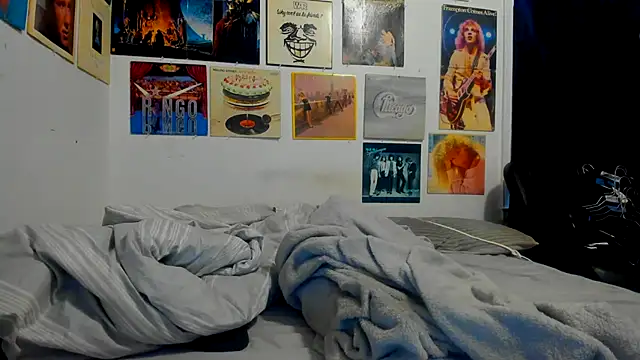 Snapshot of cloudyystar666 chatting on December 5, 2:36 pm cloudyystar666 online show from December 5, 2:36 pm