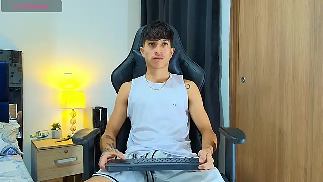  CamiloBass online show from May 1, 10:47 pm