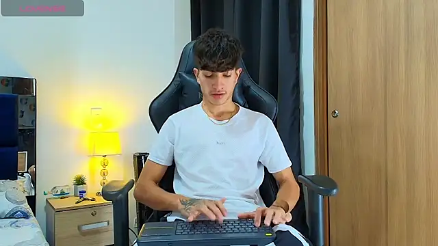  CamiloBass online show from May 8, 12:49 am
