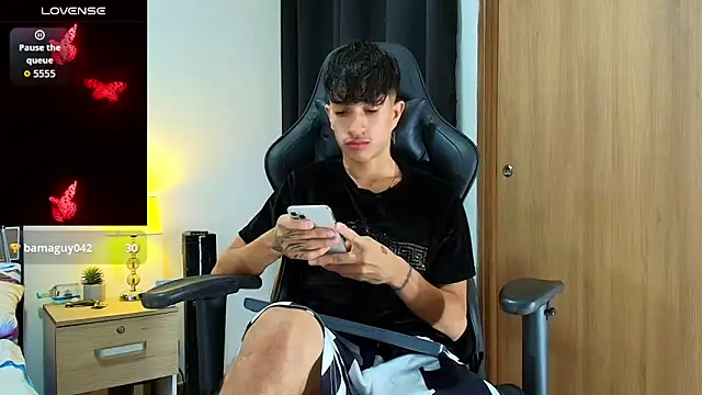  CamiloBass online show from May 19, 1:56 am