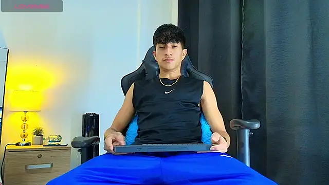  CamiloBass online show from June 6, 1:00 am