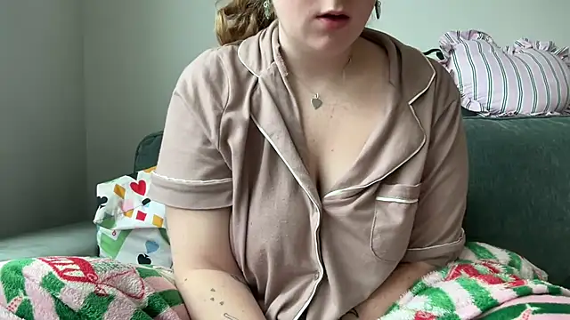 lilsbabyxo online show from June 7, 9:35 am