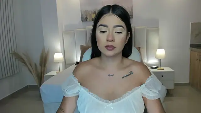 Snapshot of amelie_jhons chatting on February 18, 11:44 pm amelie jhons online show from February 18, 11:44 pm