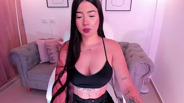 Snapshot of amelie_jhons chatting on March 13, 1:12 am amelie jhons online show from March 13, 1:12 am