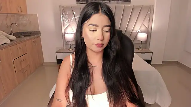 Snapshot of amelie_jhons chatting on March 28, 1:49 am amelie jhons online show from March 28, 1:49 am