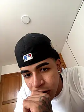 JoanG10 online show from April 19, 6:10 pm