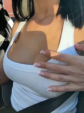 Snapshot of Penelopehot_83 chatting on November 3, 1:45 pm Penelopehot 83 online show from November 3, 1:45 pm