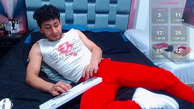 Piggy Eddy online show from December 9, 3:18 am