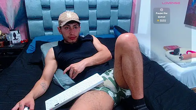 Piggy Eddy online show from December 10, 2:48 am