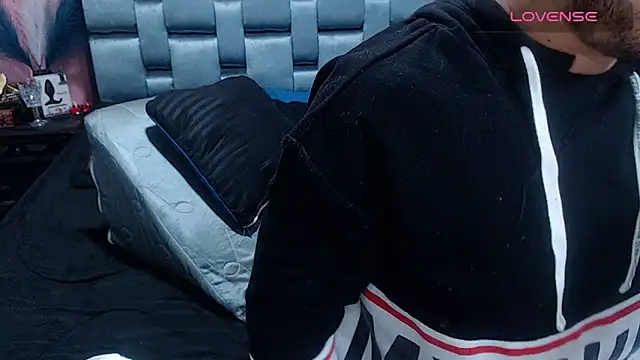 Piggy Eddy online show from December 11, 1:28 pm