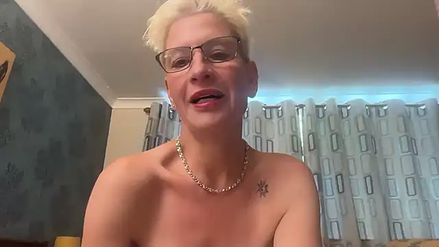 Snapshot of JennyHazel1 chatting on May 30, 4:48 pm JennyHazel1 online show from May 30, 4:48 pm