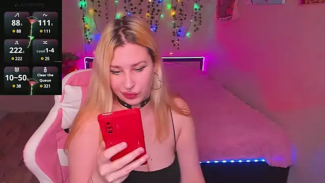 Snapshot of Alice___Rose chatting on December 12, 6:53 pm Alice Rose online show from December 12, 6:53 pm