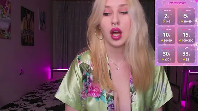Snapshot of Alice___Rose chatting on February 17, 6:59 pm Alice Rose online show from February 17, 6:59 pm
