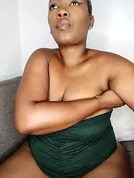 Snapshot of bigbootyboohle chatting on October 17, 7:11 am bigbootyboohle online show from October 17, 7:11 am