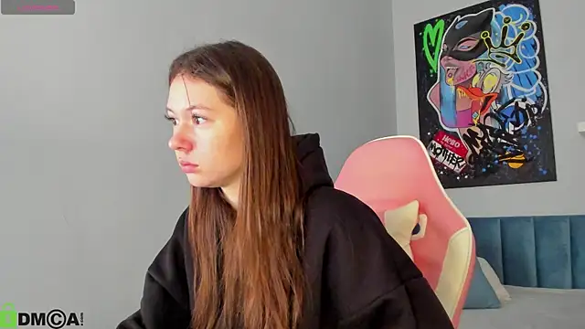 Snapshot of Nicole_Charm chatting on December 15, 12:04 am Nicole Charm online show from December 15, 12:04 am