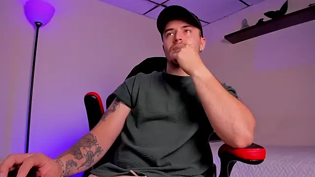 Snapshot of james_connor2 chatting on November 10, 6:40 pm james connor2 online show from November 10, 6:40 pm