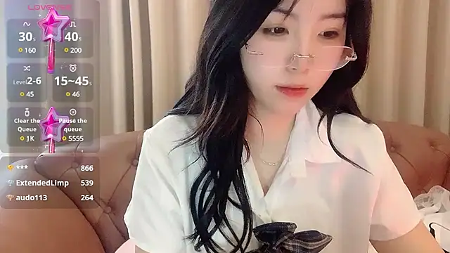 Snapshot of NickiBloom chatting on February 20, 7:01 am NickiBloom online show from February 20, 7:01 am