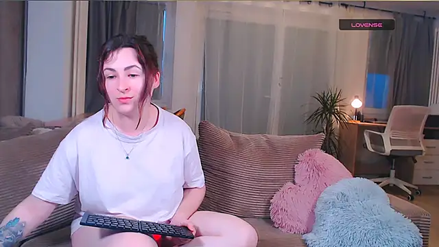 Caroline1995 online show from March 19, 5:28 pm