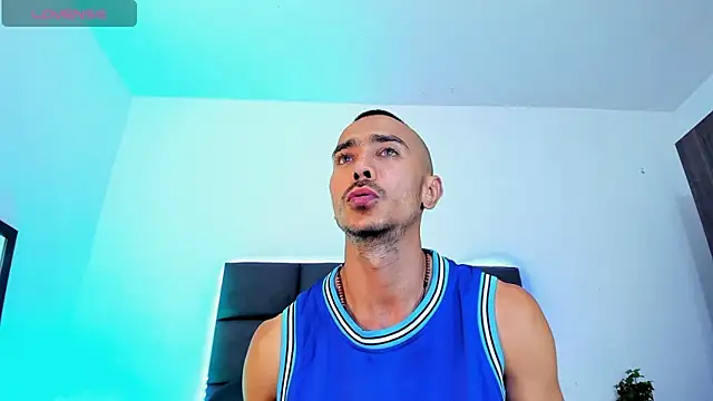 Snapshot of steven_hott8 chatting on November 16, 8:25 pm steven hott8 online show from November 16, 8:25 pm