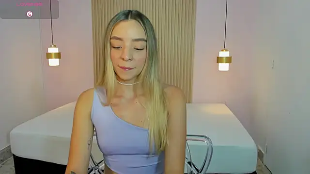Snapshot of AliceRoss0 chatting on May 30, 9:34 pm AliceRoss0 online show from May 30, 9:34 pm
