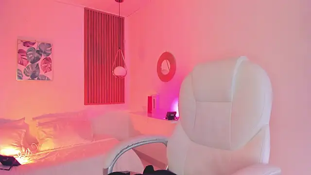 TiffanyWright online show from October 4, 12:58 pm