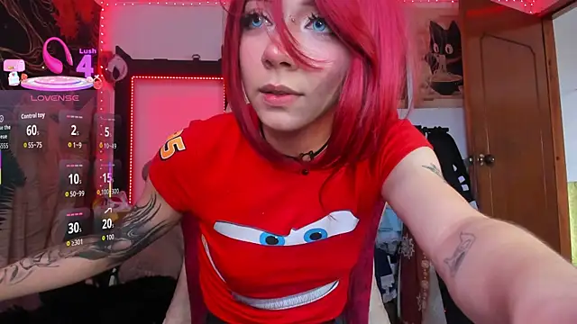 Snapshot of Alicedangerrr chatting on June 1, 10:00 pm Alicedangerrr online show from June 1, 10:00 pm