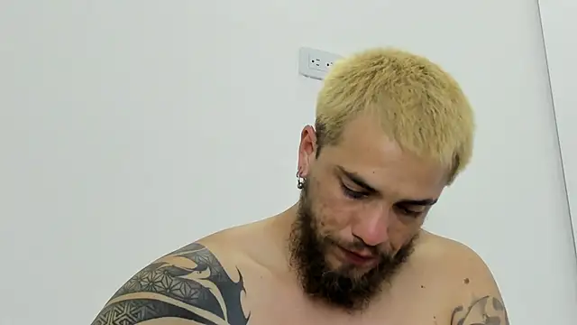 Snapshot of Beard_xox chatting on June 11, 2:53 am Beard xox online show from June 11, 2:53 am
