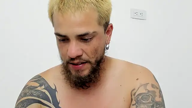 Snapshot of Beard_xox chatting on June 13, 11:02 pm Beard xox online show from June 13, 11:02 pm