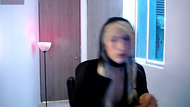 Snapshot of jadeluu chatting on February 10, 8:31 pm jadeluu online show from February 10, 8:31 pm