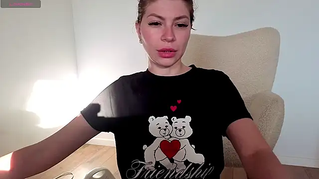 Snapshot of Jullyenn3 chatting on May 4, 5:20 pm Jullyenn3 online show from May 4, 5:20 pm