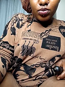 Snapshot of Pretty_tiffany chatting on October 28, 9:17 pm Pretty tiffany online show from October 28, 9:17 pm