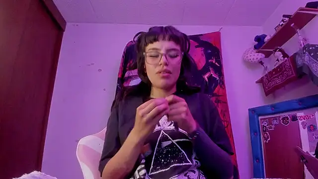 Lucyfx666 online show from June 18, 5:51 am