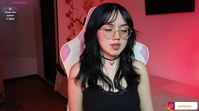 Snapshot of suzumi__ chatting on December 3, 5:09 am suzumi online show from December 3, 5:09 am