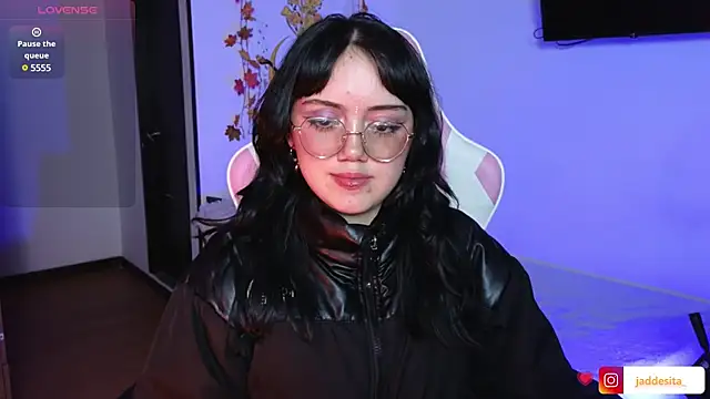 Snapshot of suzumi__ chatting on January 5, 12:52 am suzumi online show from January 5, 12:52 am