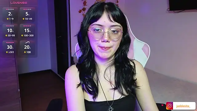 Snapshot of suzumi__ chatting on January 6, 5:06 pm suzumi online show from January 6, 5:06 pm