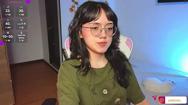 Snapshot of suzumi__ chatting on January 23, 6:39 am suzumi online show from January 23, 6:39 am