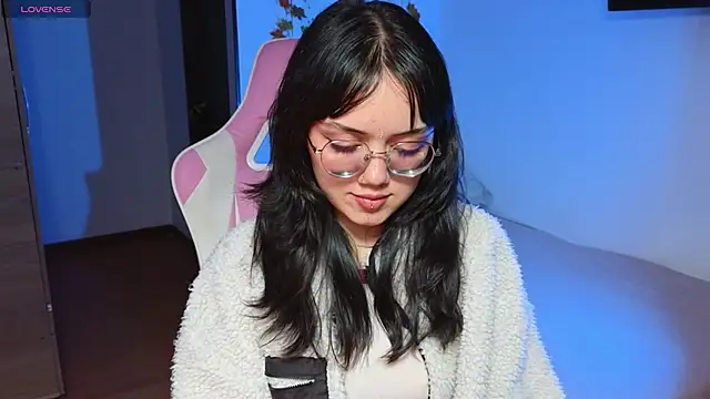 Snapshot of suzumi__ chatting on January 24, 5:31 am suzumi online show from January 24, 5:31 am
