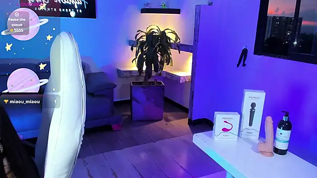 Snapshot of TifanyWhite_ chatting on February 10, 11:23 pm TifanyWhite online show from February 10, 11:23 pm