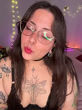 Snapshot of Mizztikaa chatting on July 14, 6:02 pm Mizztikaa online show from July 14, 6:02 pm