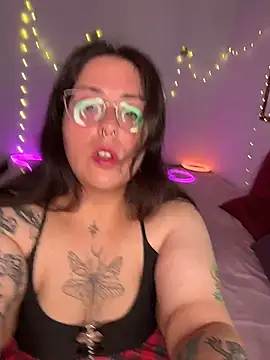 Snapshot of Mizztikaa chatting on July 16, 10:16 pm Mizztikaa online show from July 16, 10:16 pm
