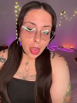 Snapshot of Mizztikaa chatting on July 20, 5:59 pm Mizztikaa online show from July 20, 5:59 pm