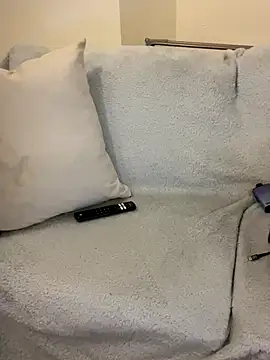 UKSYDNEYFOX online show from November 8, 6:51 pm