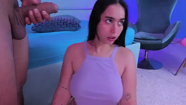 Snapshot of SophieRoyals chatting on January 14, 4:40 pm SophieRoyals online show from January 14, 4:40 pm