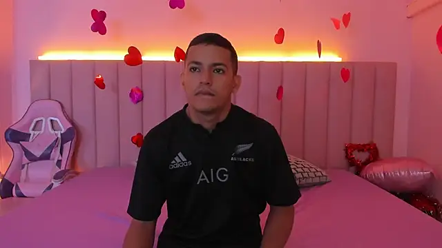 Snapshot of SophieRoyals chatting on February 13, 12:00 pm SophieRoyals online show from February 13, 12:00 pm