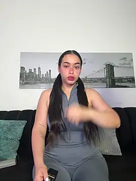 Snapshot of SophieRoyals chatting on March 18, 1:25 pm SophieRoyals online show from March 18, 1:25 pm