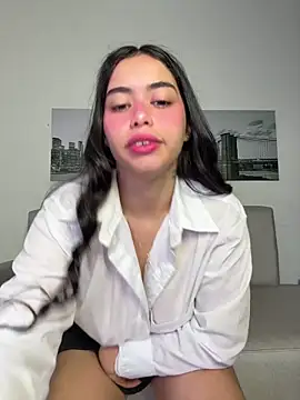 Snapshot of SophieRoyals chatting on March 22, 11:24 am SophieRoyals online show from March 22, 11:24 am