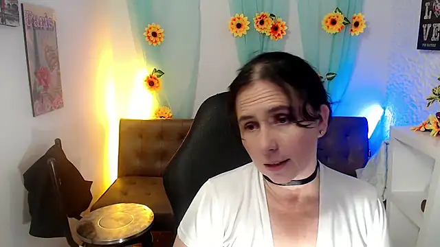 victoria jones online show from March 4, 4:30 pm