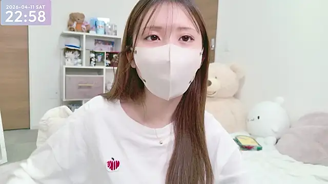 Snapshot of -SHINON- chatting on April 11, 1:59 pm -SHINON- online show from April 11, 1:59 pm