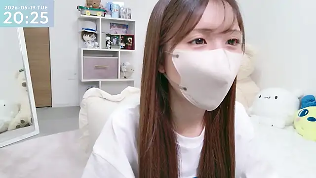 Snapshot of -SHINON- chatting on May 19, 11:27 am -SHINON- online show from May 19, 11:27 am